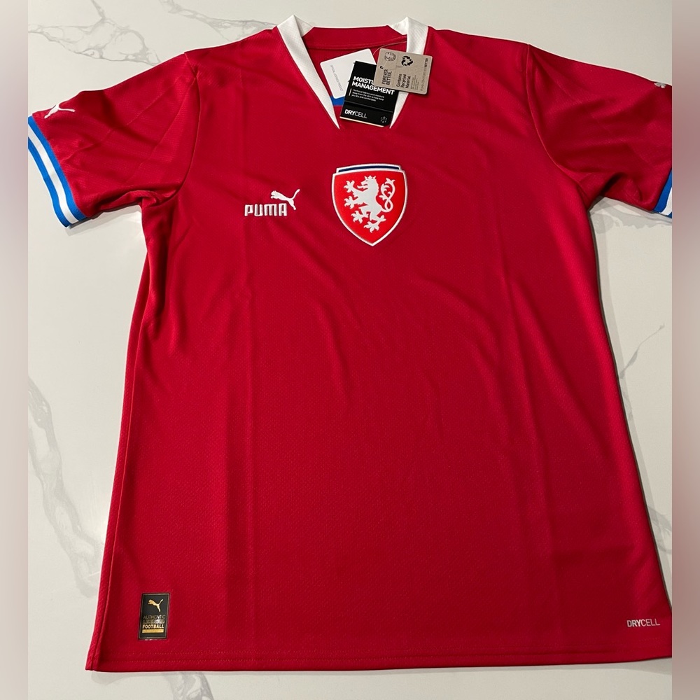 Czech Republic National Football / Soccer Puma Men’s Jersey Retails $90